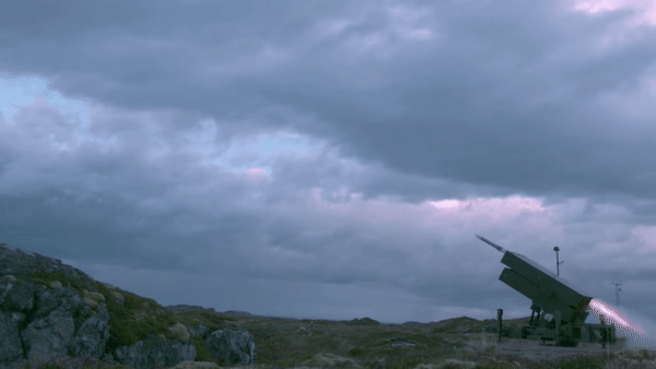 Tên lửa phòng không NASAMS 'đặc biệt' Ukraine dùng để đánh lừa đối phương