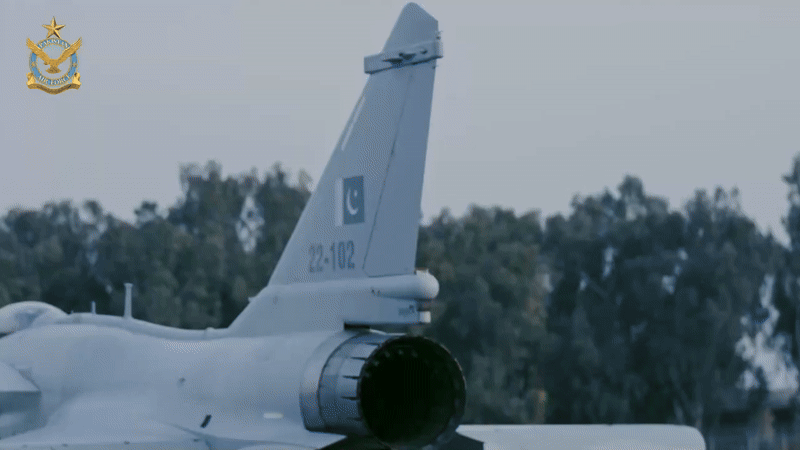 Tiêm kích J-10C Pakistan khiến Rafale của Ấn Độ 'choáng váng' với khả năng gây nhiễu điện tử?