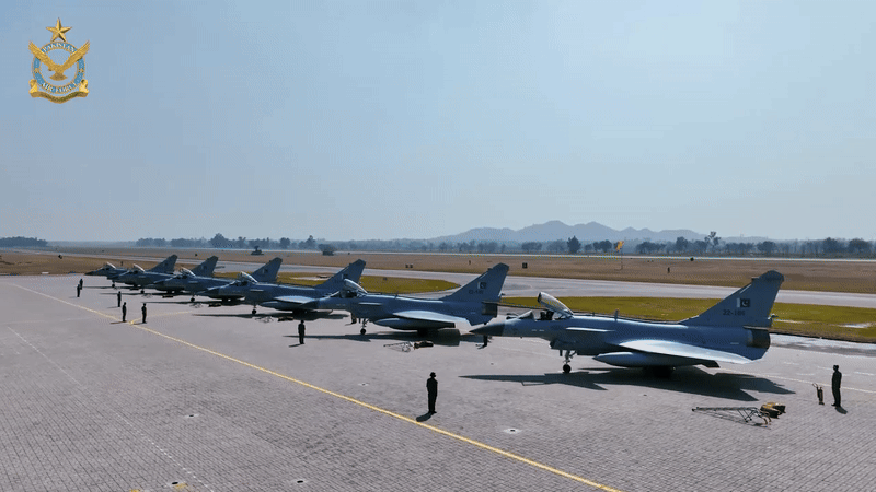 Tiêm kích J-10C Pakistan khiến Rafale của Ấn Độ 'choáng váng' với khả năng gây nhiễu điện tử?