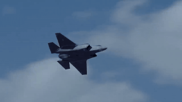 Chiến đấu cơ tàng hình F-35