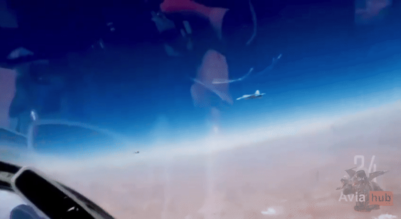 Cảnh máy bay Su-34 Nga thả pháo sáng vào UAV MQ-9 của Mỹ tại Syria