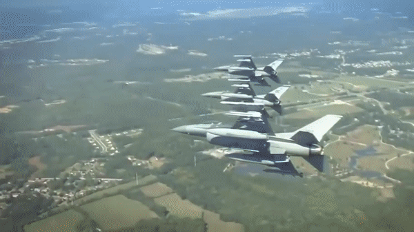 Thương vụ F-16 của Philippines có nguy cơ 'quay đầu' vì hết tiền