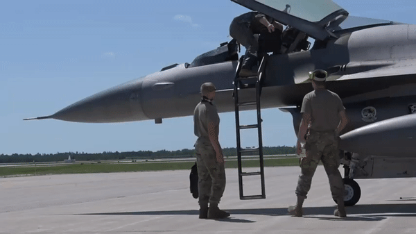 Thương vụ F-16 của Philippines có nguy cơ 'quay đầu' vì hết tiền