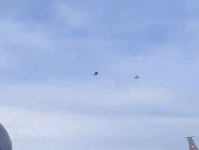 Khoảng khắc tiêm kích F-35 rơi xuống đất và phát nổ