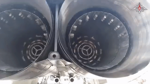 Tiêm kích MiG-31 Nga bốc cháy và lao xuống đất