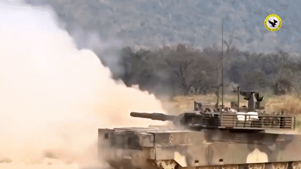 Pakistan mua 679 xe tăng VT4 của Trung Quốc