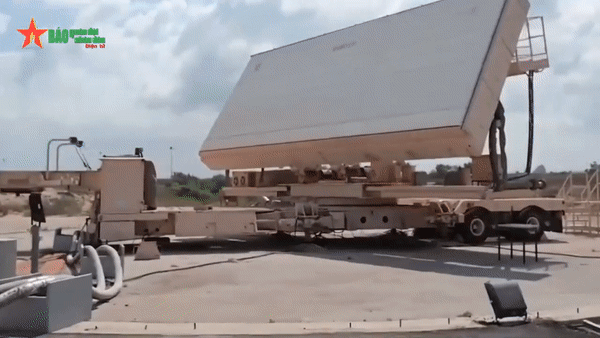 Khoảnh khắc tên lửa Iran bị đánh chặn ngoài khí quyển khi tấn công Israel