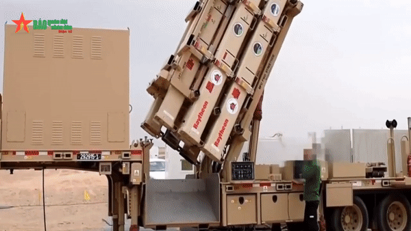 Khoảnh khắc tên lửa Iran bị đánh chặn ngoài khí quyển khi tấn công Israel