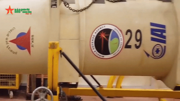 Khoảnh khắc tên lửa Iran bị đánh chặn ngoài khí quyển khi tấn công Israel