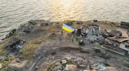 Vừa thượng cờ trên đảo Rắn, lính Ukraine ngay lập tức bị quân đội Nga tập kích?