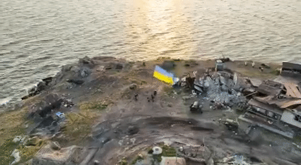 Vừa thượng cờ trên đảo Rắn, lính Ukraine ngay lập tức bị quân đội Nga tập kích?