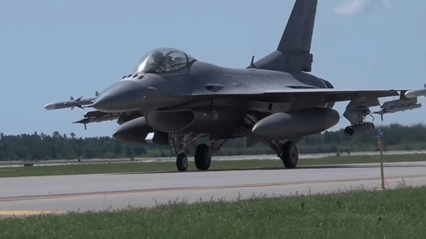 Thương vụ F-16 của Philippines có nguy cơ 'quay đầu' vì hết tiền