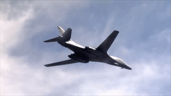 Oanh tạc cơ B-1B Lancer Oanh tạc cơ B-1B Lancer