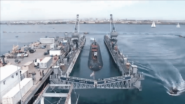 Quá tốn thời gian và tiền bạc để sửa tàu ngầm hạt nhân 'sói biển' của Mỹ