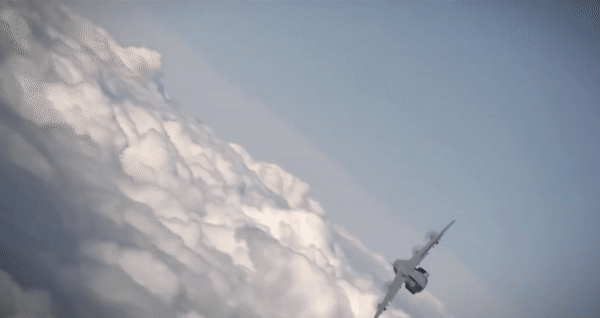 'Lực sĩ bay' A-400M của Pháp va chạm với vận tải cơ CC-150 Canada