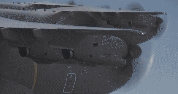 'Lực sĩ bay' A-400M của Pháp va chạm với vận tải cơ CC-150 Canada