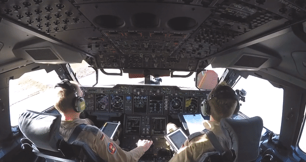 'Lực sĩ bay' A-400M của Pháp va chạm với vận tải cơ CC-150 Canada