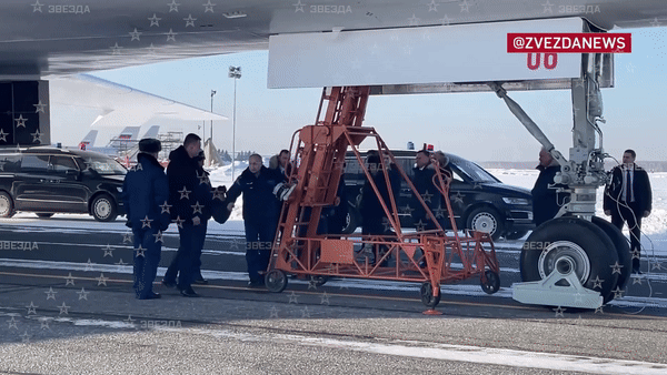 Tổng thống Putin bay trên máy bay ném bom chiến lược Tu-160M