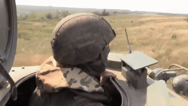 Pháo tự hành 2S3 Akatsiya Nga bị UAV TB-2 Ukraine phá hủy tại Kherson