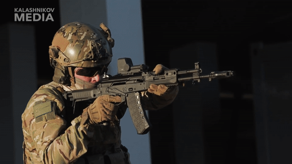 Nga đẩy mạnh sản xuất súng trường tấn công hiện đại AK-12