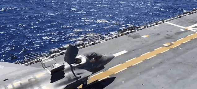 Mỹ gặp khó khăn trong việc tìm xác máy bay vì... F-35B tàng hình quá tốt