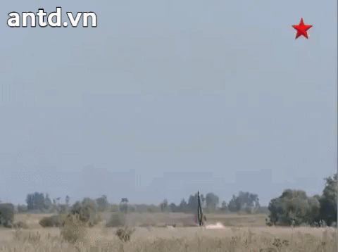 Xe tăng Thổ Nhĩ Kỳ bị tên lửa Tochka-U phá nát Xe tăng Thổ Nhĩ Kỳ bị tên lửa Tochka-U phá nát