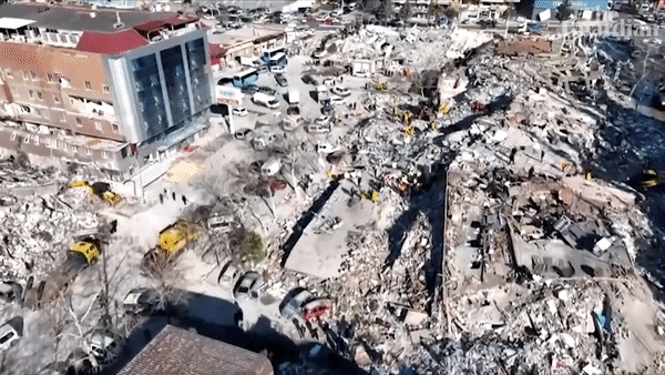 Trận động đất tại Thổ Nhĩ Kỳ và Syria đã cướp đi sinh mạng của ít nhất hơn 28.000 người Trận động đất tại Thổ Nhĩ Kỳ và Syria đã cướp đi sinh mạng của ít nhất hơn 28.000 người