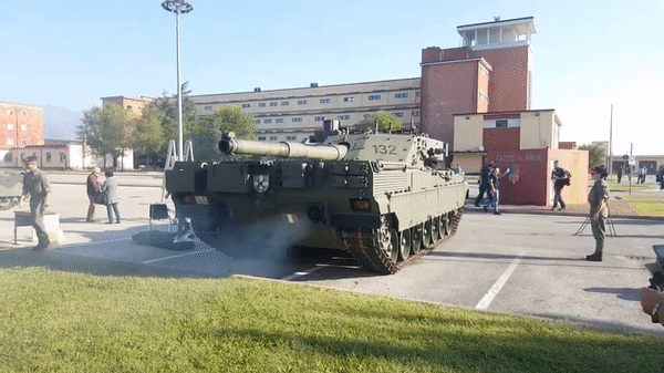 Xe tăng C1 Ariete - 'hổ thép chiến trường' đến từ Ý