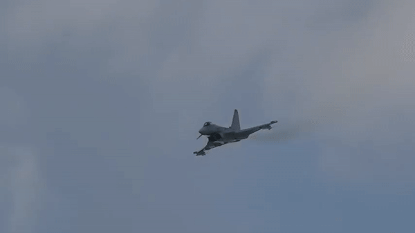 Tiêm kích Typhoon của Anh tiếp cận bán đảo Crimea ở khoảng cách nguy hiểm