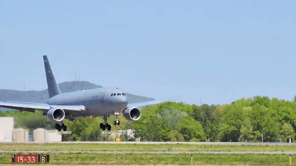 Mỹ buộc phải kiểm tra hàng loạt máy bay tiếp dầu hiện đại KC-46A do lỗi không ngờ
