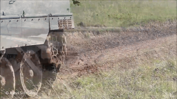 UAV tự sát Lancet Nga chọn đúng vị trí hiểm yếu trên xe tăng Leopard 2A6 để lao tới