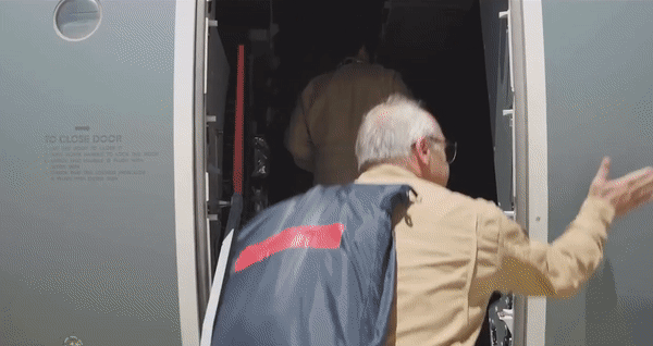 'Lực sĩ bay' A-400M của Pháp va chạm với vận tải cơ CC-150 Canada