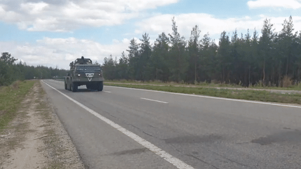 Trực thăng lớn nhất thế giới Mi-26 Nga lập cầu hàng không giải nguy cho Kharkiv?