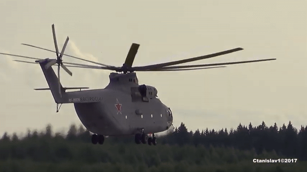 Trực thăng lớn nhất thế giới Mi-26 Nga lập cầu hàng không giải nguy cho Kharkiv?