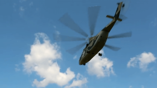 Trực thăng lớn nhất thế giới Mi-26 Nga lập cầu hàng không giải nguy cho Kharkiv?