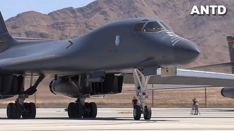 Máy bay ném bom B-1B Lancer