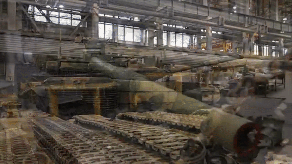 Tổng thống Putin yêu cầu tăng tốc cung cấp vũ khí cho quân đội Nga