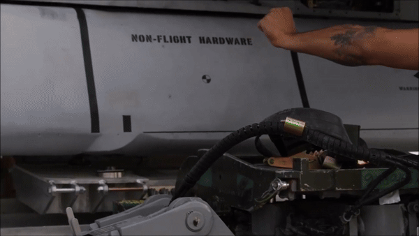 Mỹ sắp chuyển tên lửa không đối đất tầm xa cực nguy hiểm cho Ukraine?