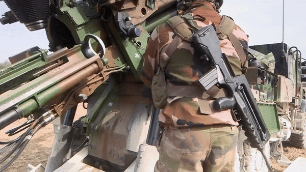 'Chiến thuật phi tiêu chuẩn' Ukraine áp dụng với pháo Caesar khi tấn công đảo Rắn