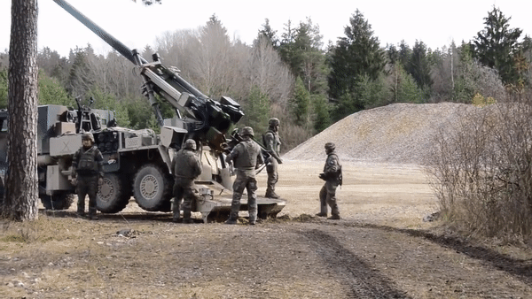 'Chiến thuật phi tiêu chuẩn' Ukraine áp dụng với pháo Caesar khi tấn công đảo Rắn