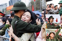 Những khoảnh khắc thanh xuân đầy cảm xúc của hàng nghìn thanh niên Hà Nội trong ngày hội tòng quân