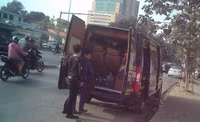 Hà Nội: Cận cảnh bến cóc, xe khách trá hình tung hoành