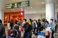 Cận cảnh hàng không xoay sở ứng phó giữa 