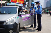 Hà Nội: Người dân bắt đầu đổ về bến xe để về quê dịp nghỉ lễ 30-4