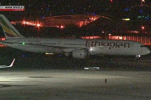 Chuyến bay sơ tán công dân Nhật khỏi Trung Đông đã hạ cánh xuống sân bay Narita