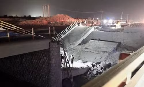 Mỹ tấn công một số cây cầu tại Iran, Tehran cảnh báo ‘toàn khu vực sẽ phải trả giá’ 