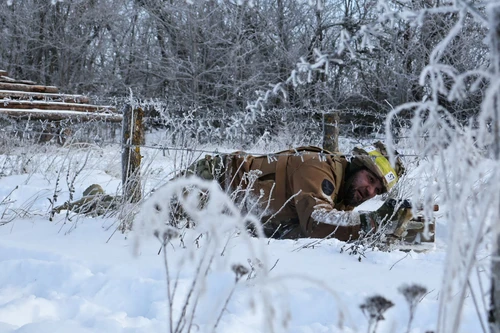 Cận cảnh cuộc chiến đấu trong giá rét khắc nghiệt của các binh sĩ Ukraine tại tiền tuyến