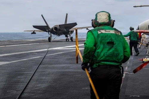 Mỹ tuyên bố bắn hạ UAV Iran tiếp cận tàu sân bay USS Abraham Lincoln