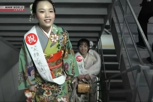 Leo 60 tầng tại tòa nhà cao nhất Nhật Bản để kỷ niệm lễ trưởng thành