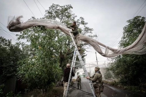 Cận cảnh ‘hành lang lưới’ chống UAV tại các chiến tuyến của Ukraine